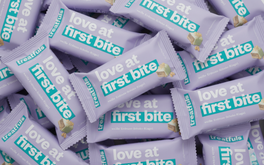 60x weiße Erdnuss Riegel - Love at first bite